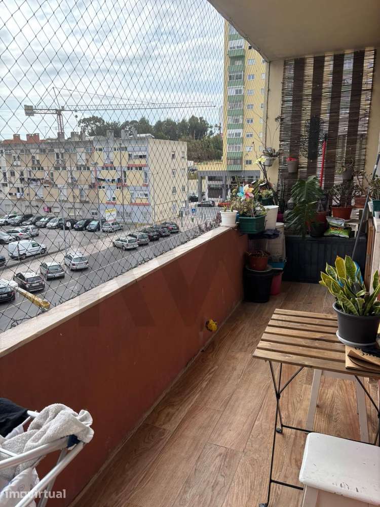 T3 com varanda junto ao Metro da Pontinha - Grande imagem: 3/10