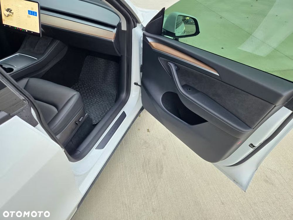 Tesla Y Long Range Dual Motor AWD - 11