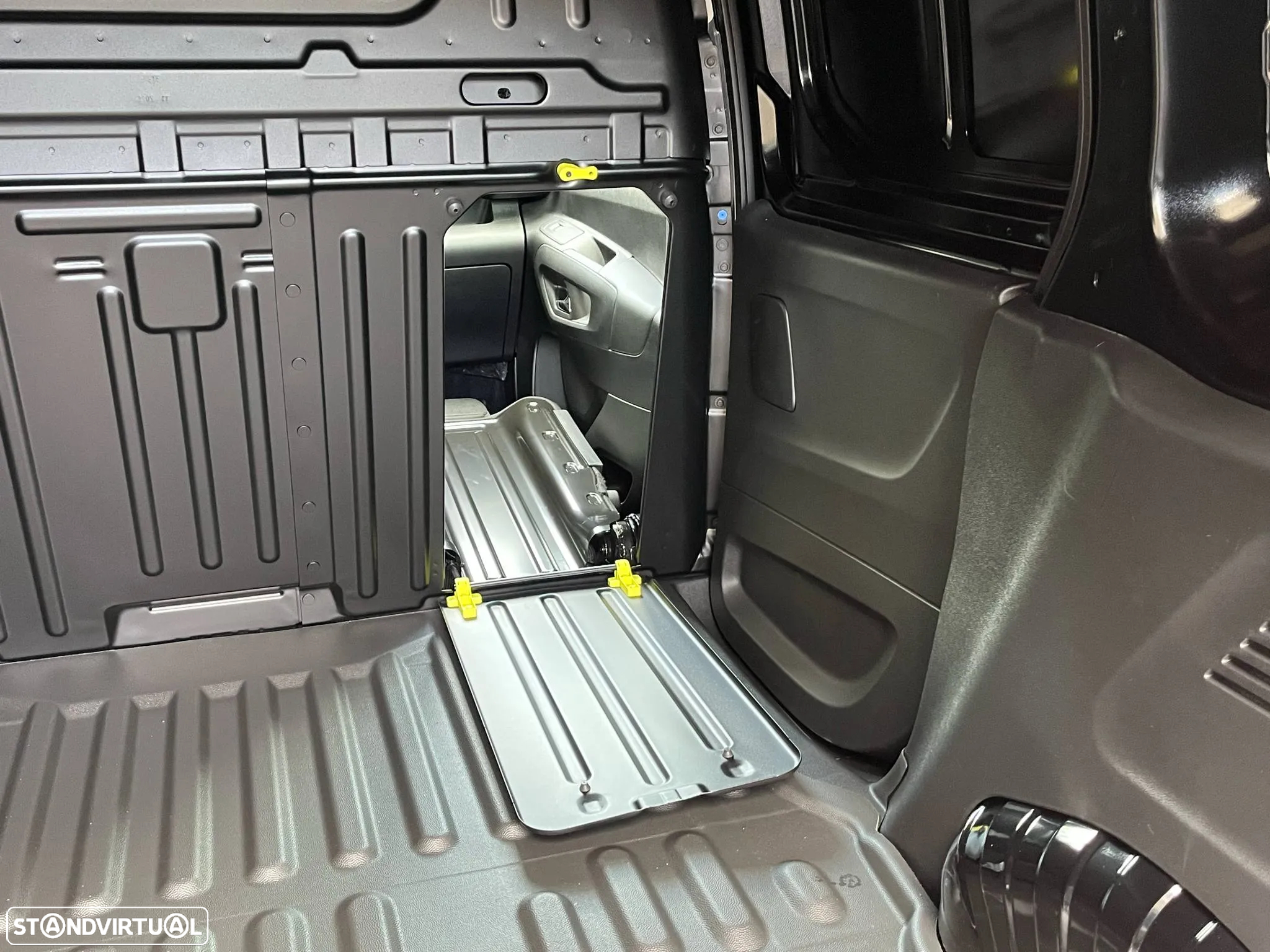 Peugeot Partner Standard 1.5 BlueHDi 130cv EAT8 (caixa automática) - 35