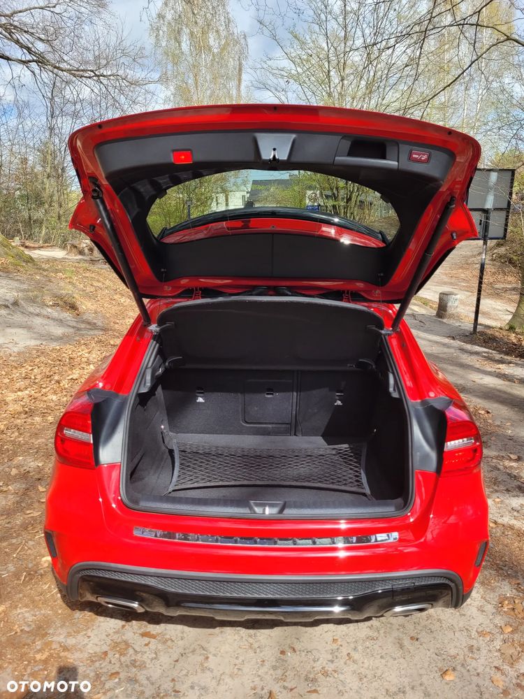 Mercedes-Benz GLA 250 4-Matic AMG Line - 16