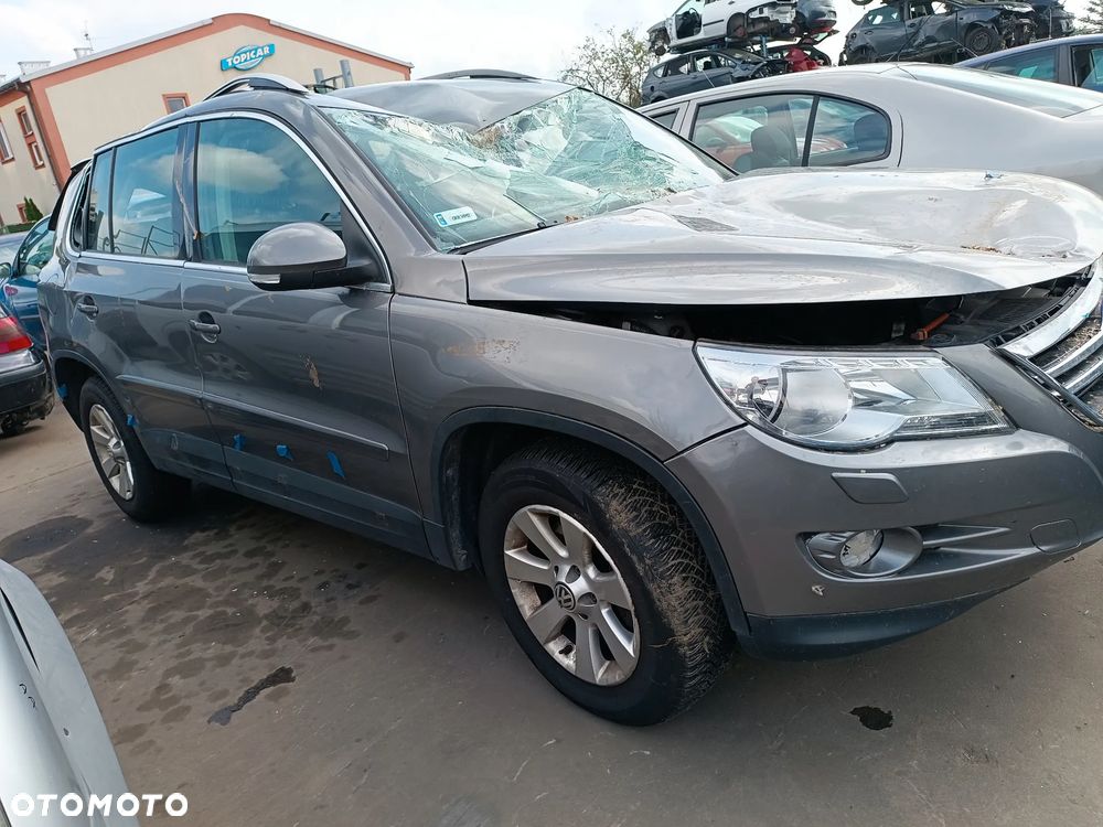 VW Tiguan 4x4 4motion z silnikiem 2.0 Tdi ozn CBAB i skrzynia manualna 6 biegów Lakier kod LD7S - 3