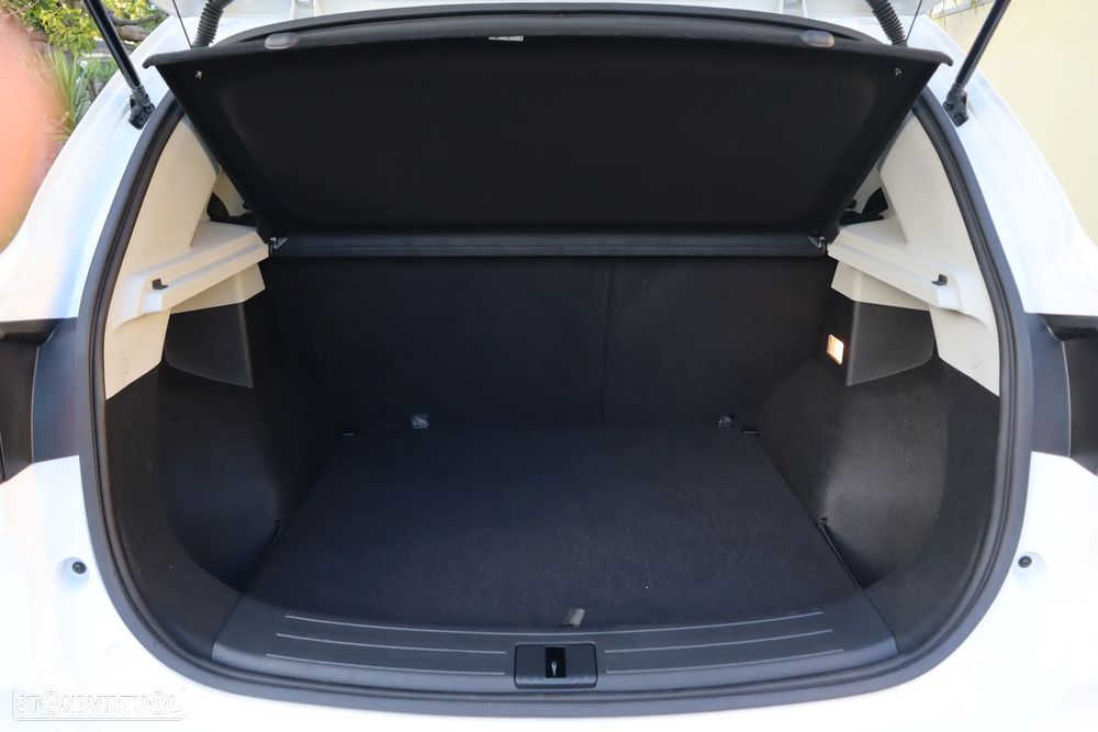 MG ZS EV 72.6 kWh Luxury - 13