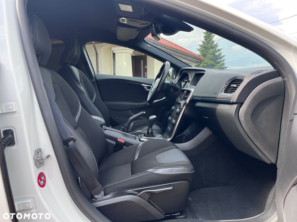 Volvo V40 D2 Drive-E Momentum - 17
