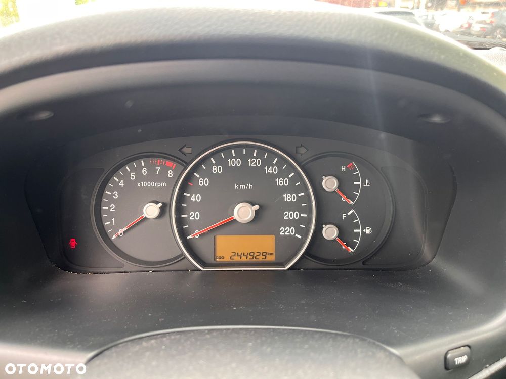 Kia Carens 2.0 CVVT LX - 14