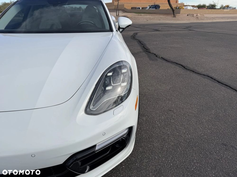 Porsche Panamera - 8