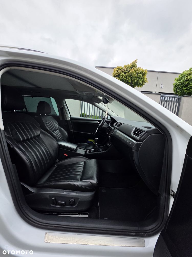 Skoda Superb 2.0 TDI Sportline - 18