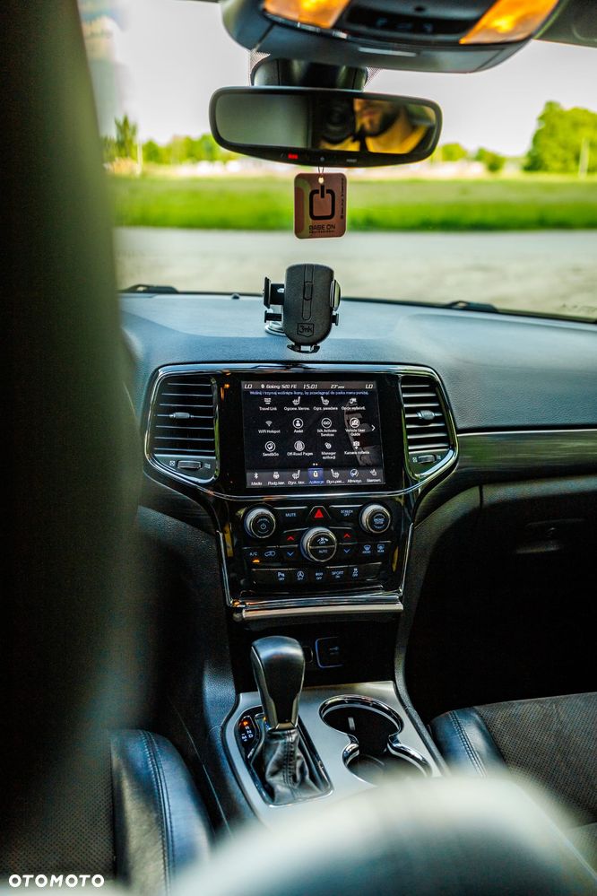 Jeep Grand Cherokee - 34