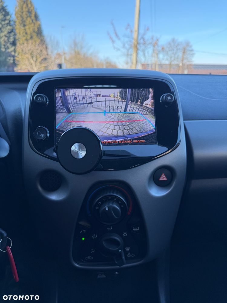 Toyota Aygo x-play connect - 12