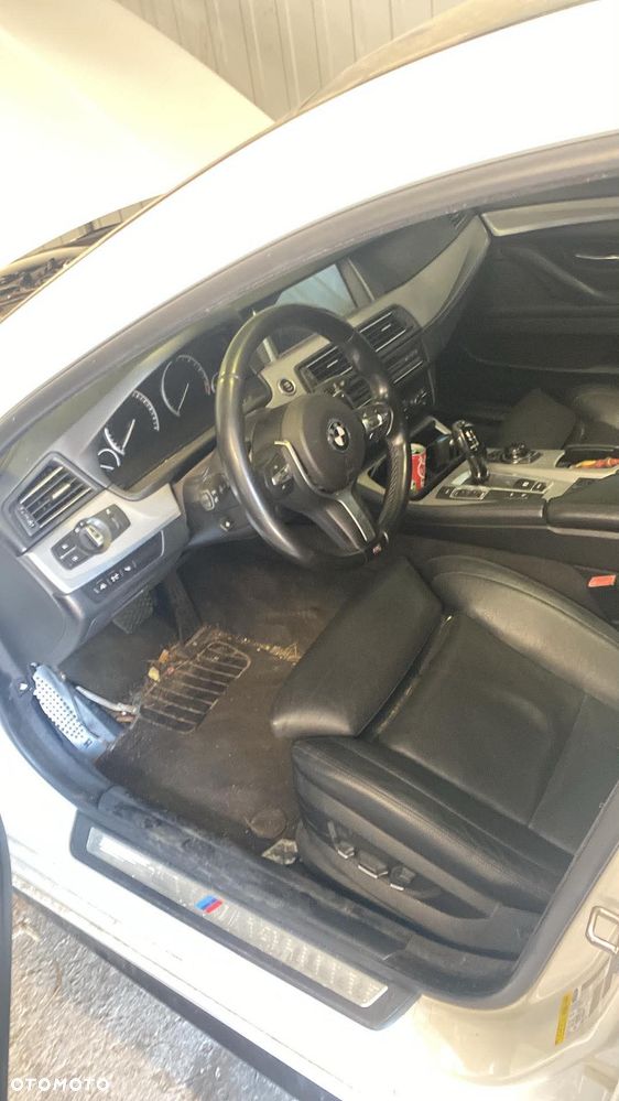 BMW Seria 5 550i - 4