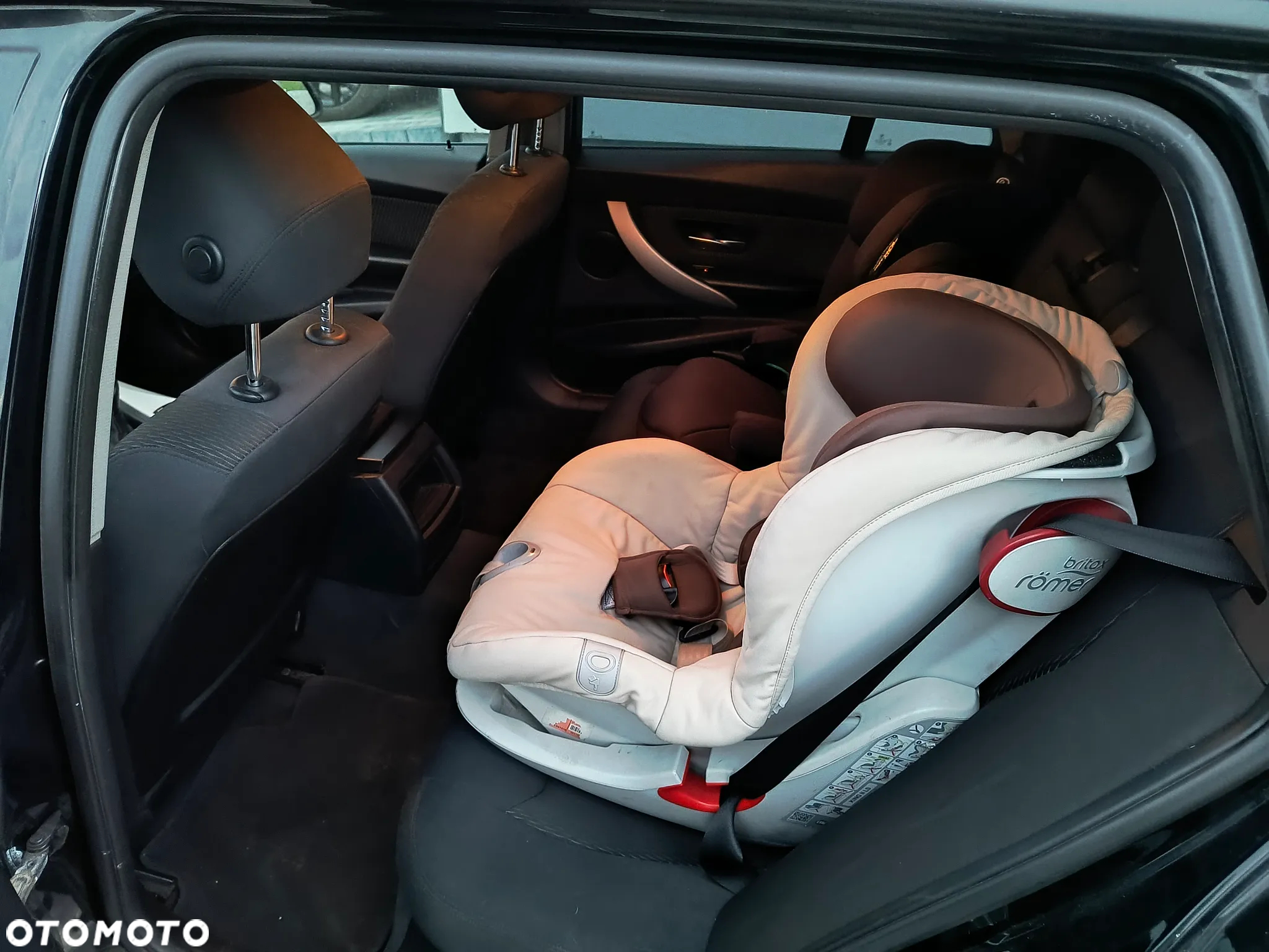 BMW Seria 3 318d Touring - 17