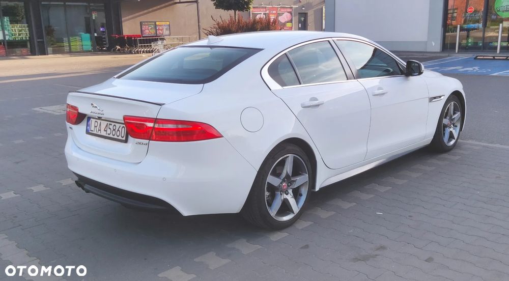 Jaguar XE 2.0 D R-Sport - 8