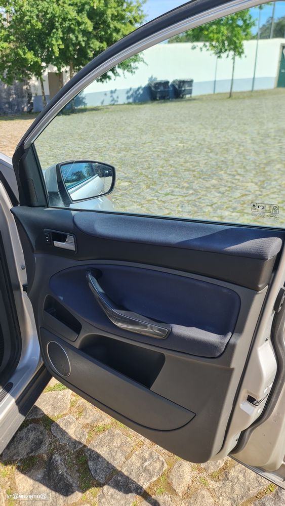 Ford Kuga 2.0 TDCi 4x4 Titanium - 14