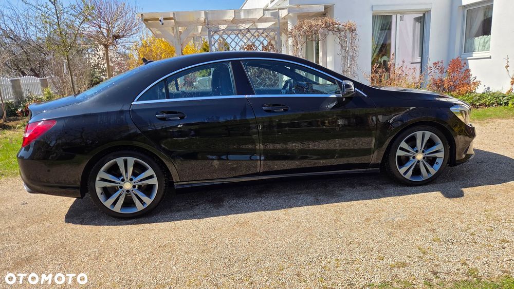 Mercedes-Benz CLA 180 7G-DCT Urban - 20