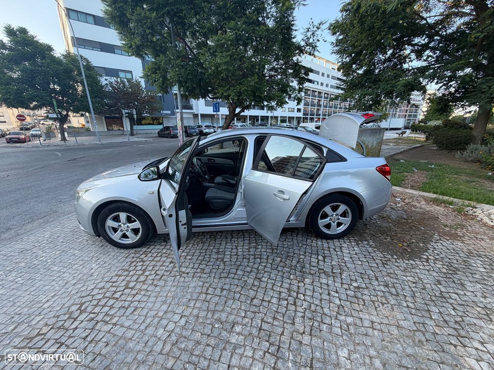 Chevrolet Cruze 1.6 LS - 14