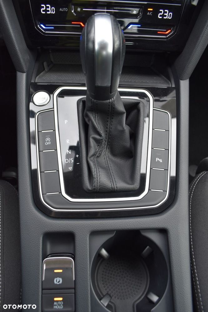 Volkswagen Passat 2.0 TDI Business DSG - 24