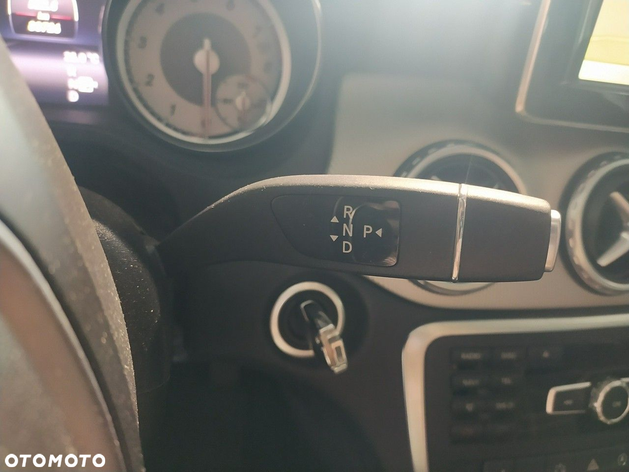 Mercedes-Benz GLA 200 7G-DCT - 4