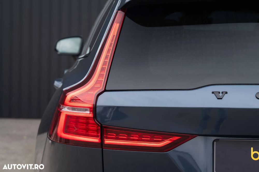 Volvo V60 B4 MHEV AT Ultimate Dark - 12