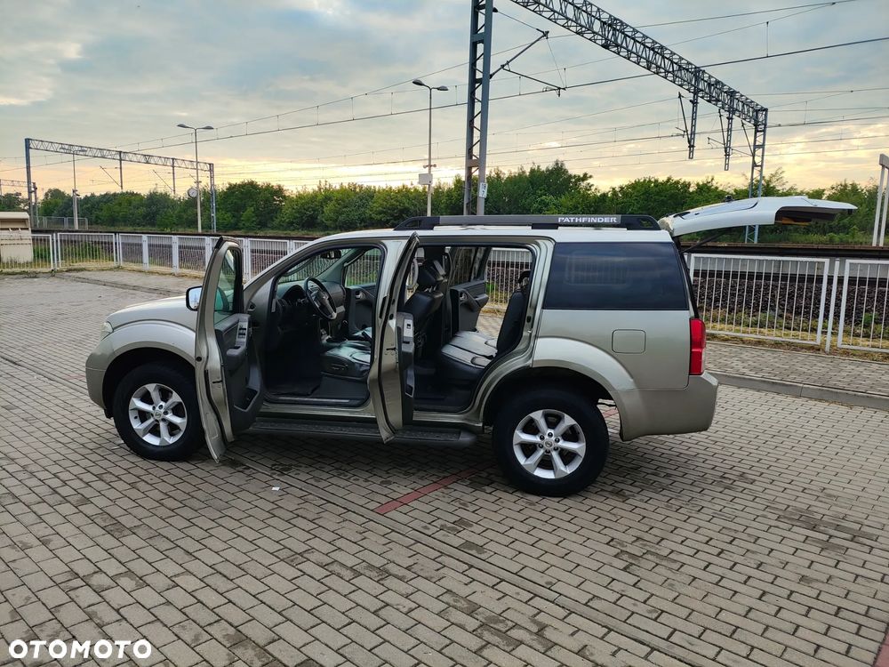 Nissan Pathfinder 2.5 D LE - 7