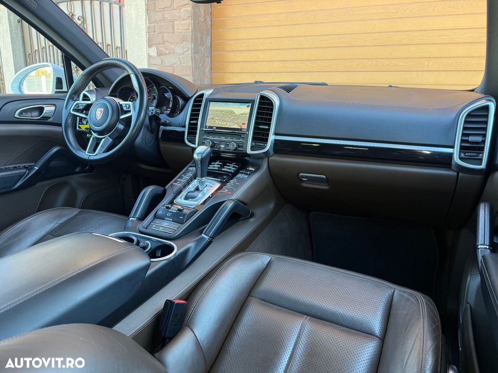 Porsche Cayenne - 36