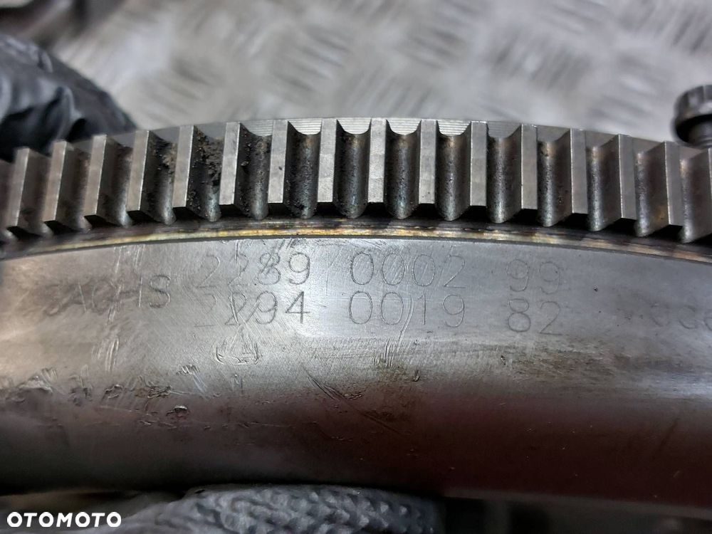 KOŁO DWUMASOWE + TARCZA + DOCISK + ŁOŻYSKO VOLKSWAGEN GOLF V 1.9 TDI - 6