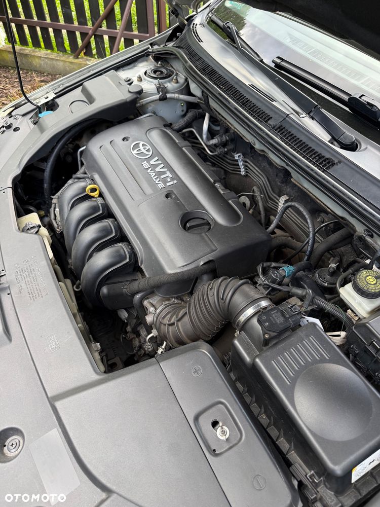 Toyota Avensis 1.8 VVT-i Sol - 20