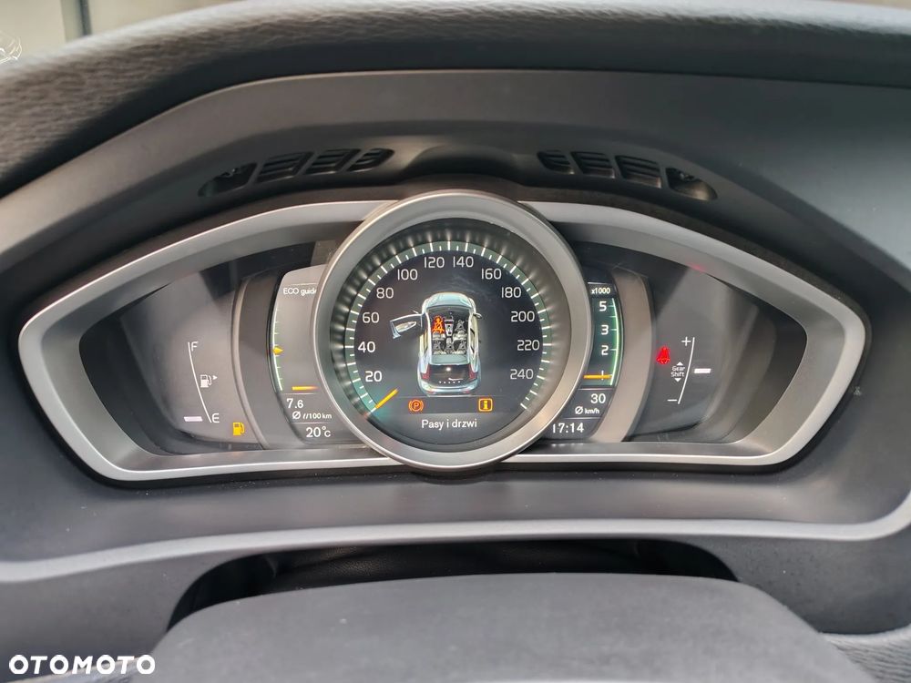 Volvo V40 D2 Momentum - 14