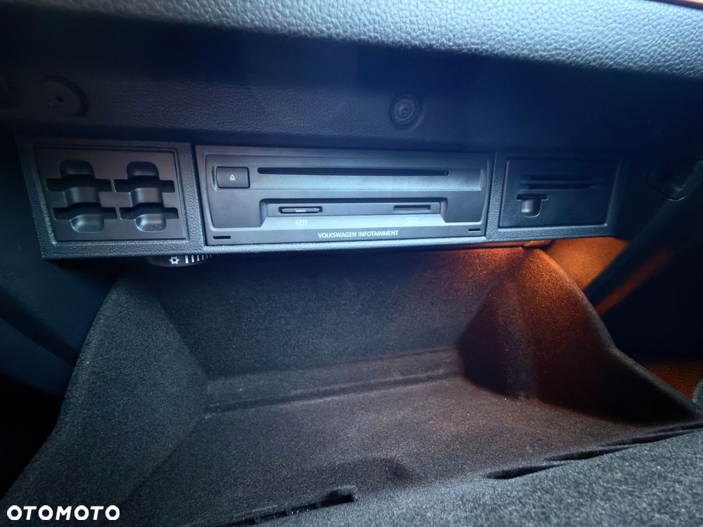 Volkswagen Golf 2.0 TDI BlueMotion Technology Lounge - 32