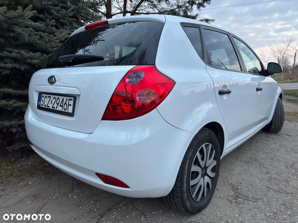Kia Ceed - 4