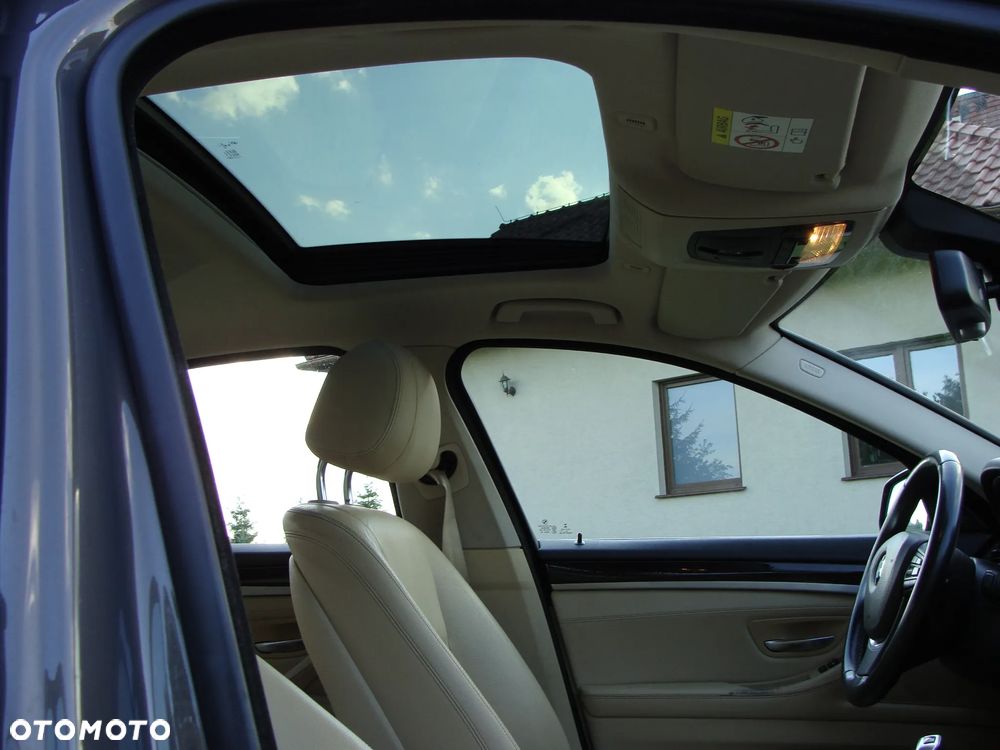 BMW Seria 5 530d xDrive Luxury Line - 9