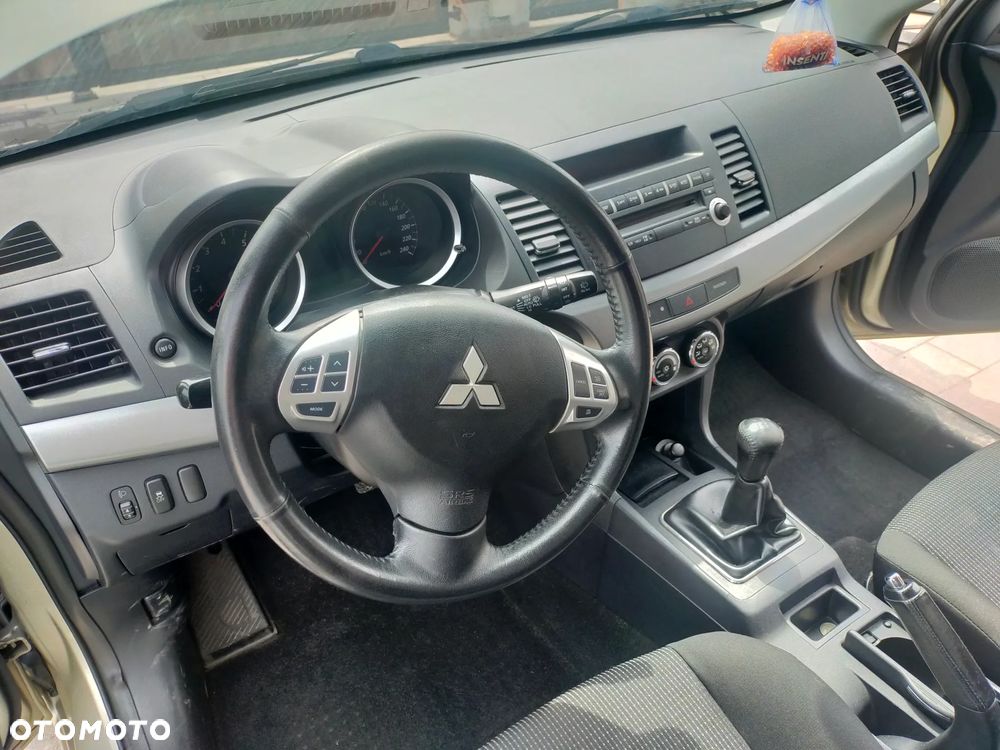 Mitsubishi Lancer 1.8 Intense - 23