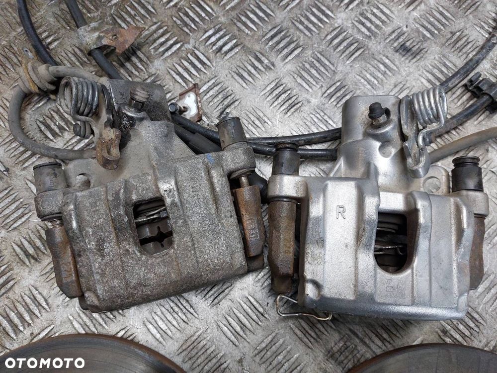 TARCZE HAMULCOWE TYŁ + KLOCKI + ZACISKI FORD FOCUS MK3 - 2