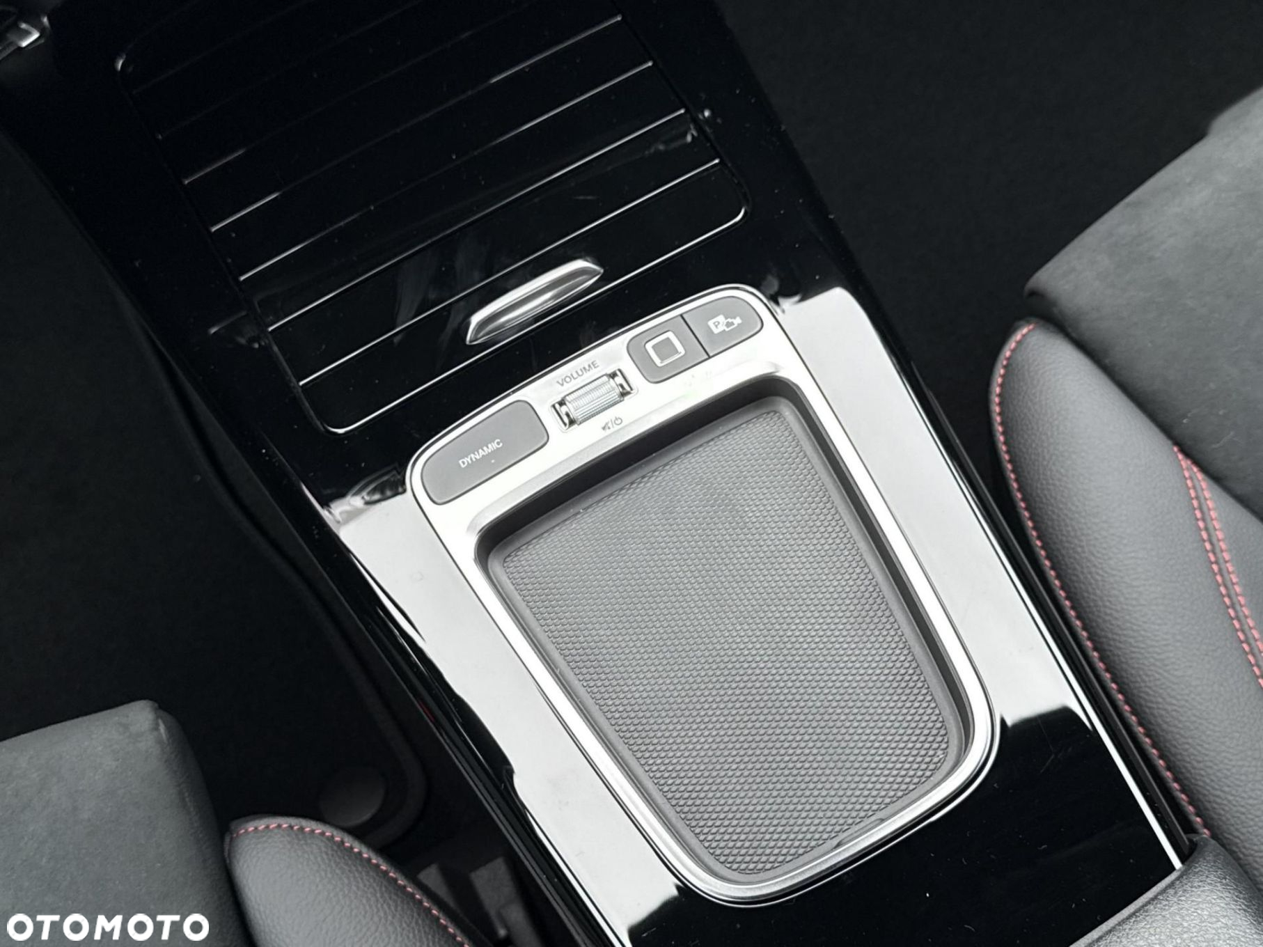 Mercedes-Benz CLA - 24