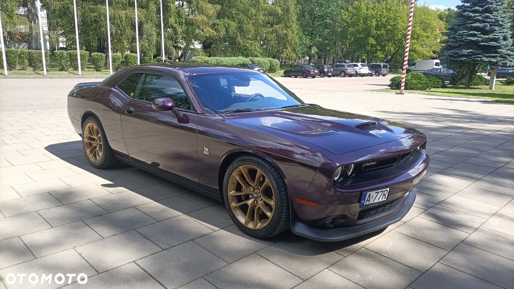 Dodge Challenger - 11