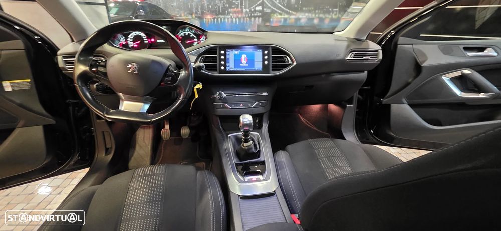 Peugeot 308 1.6 BlueHDi Allure J17 - 24