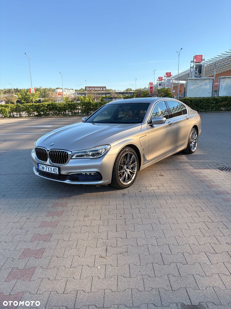 BMW Seria 7 740i - 1