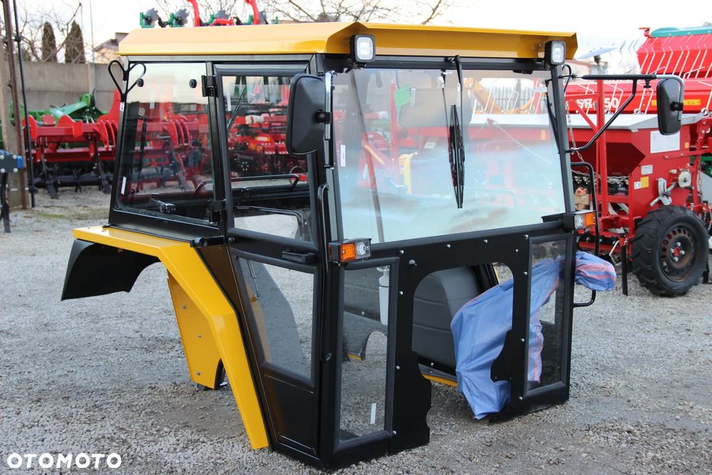 Kabina ciągnikowa kabina do ciągnika C- 360 z błotnikami metalowymi Naglak C360 - 3