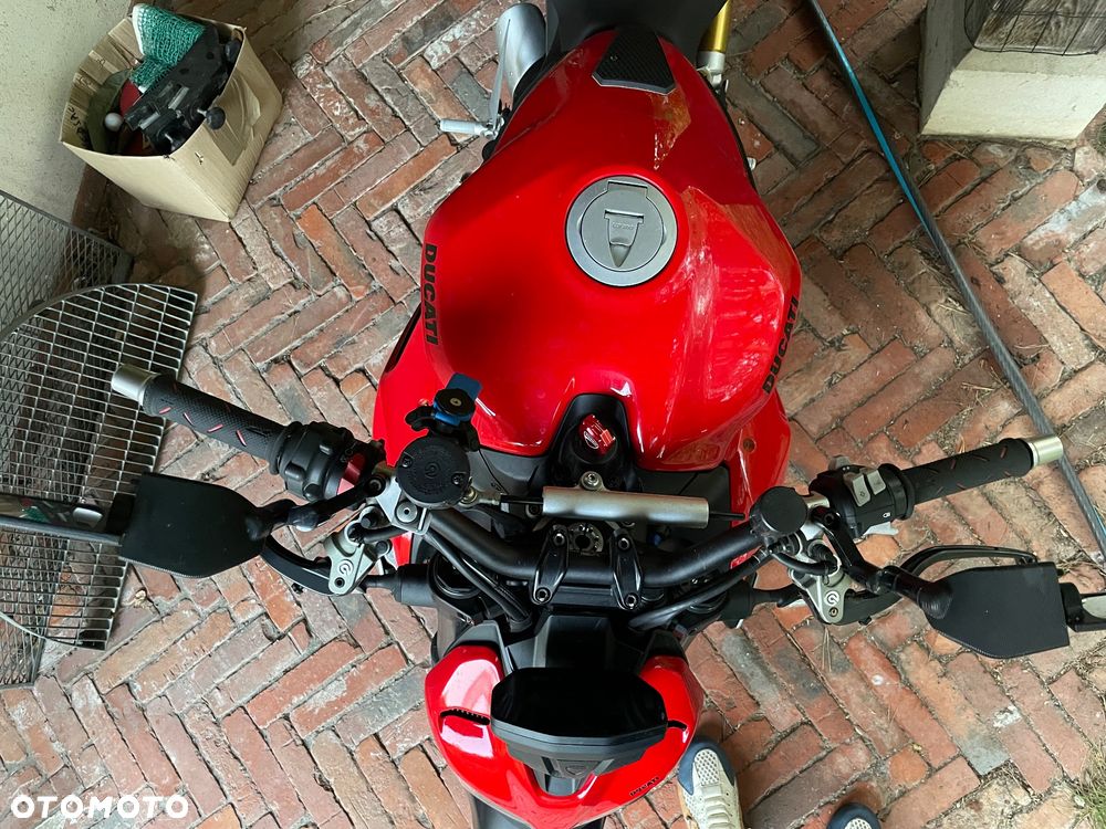 Ducati Streetfighter V2 - 10