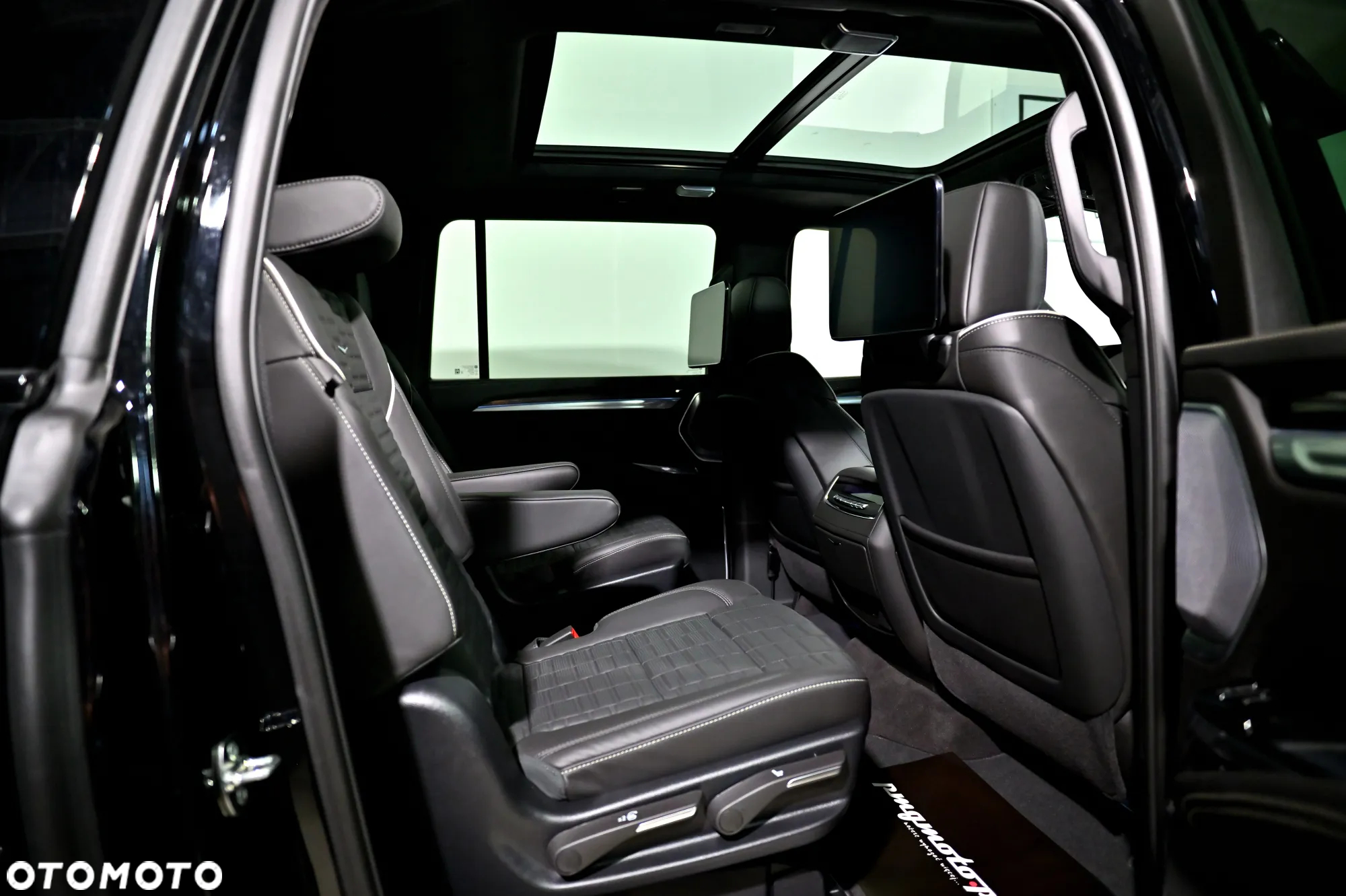 Cadillac Escalade - 17