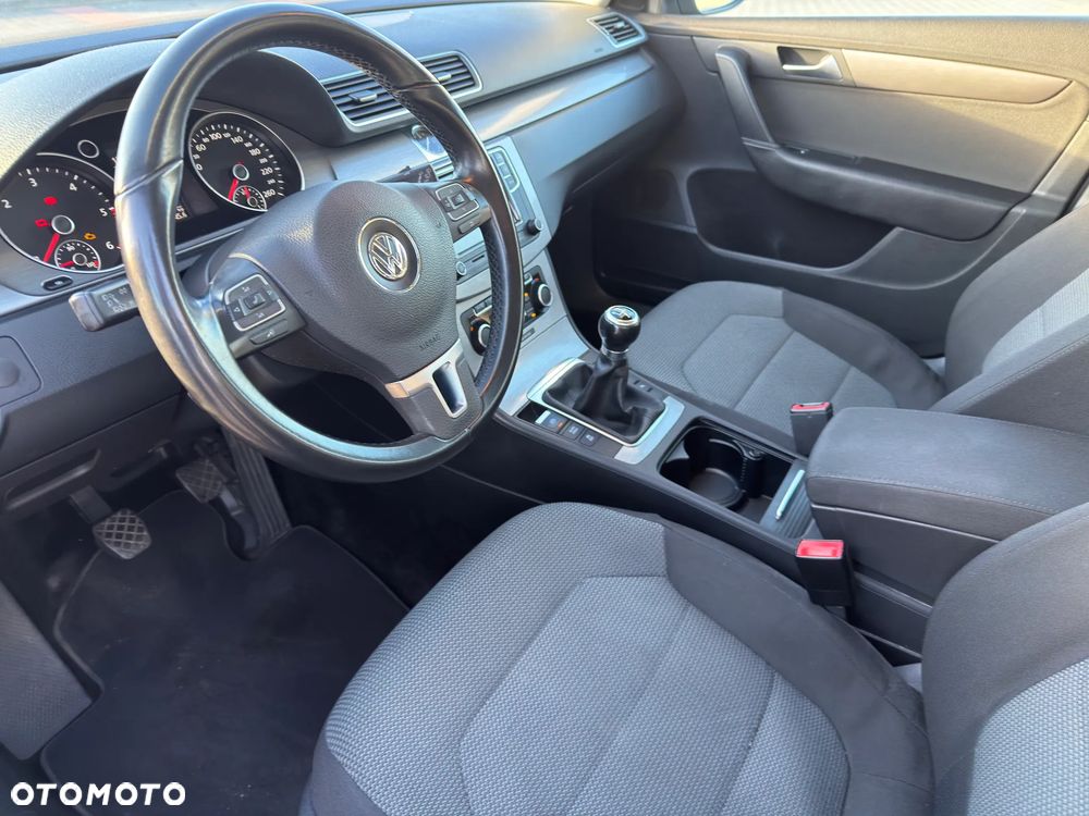 Volkswagen Passat 1.6 TDI Comfortline - 17
