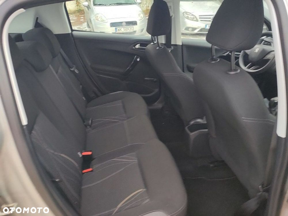 Peugeot 208 - 15