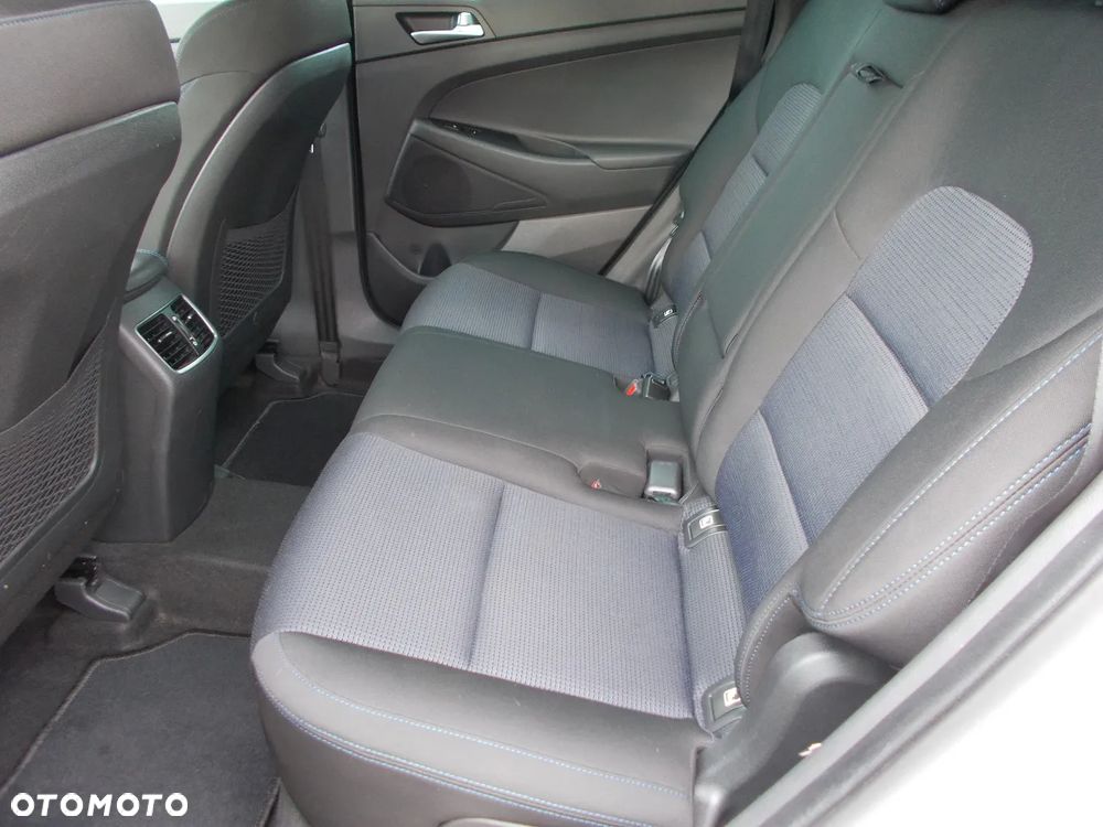 Hyundai Tucson 1.7 CRDI BlueDrive GO 2WD - 16