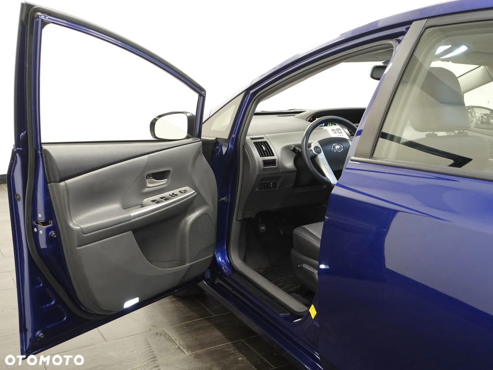 Toyota Prius (Hybrid) - 17