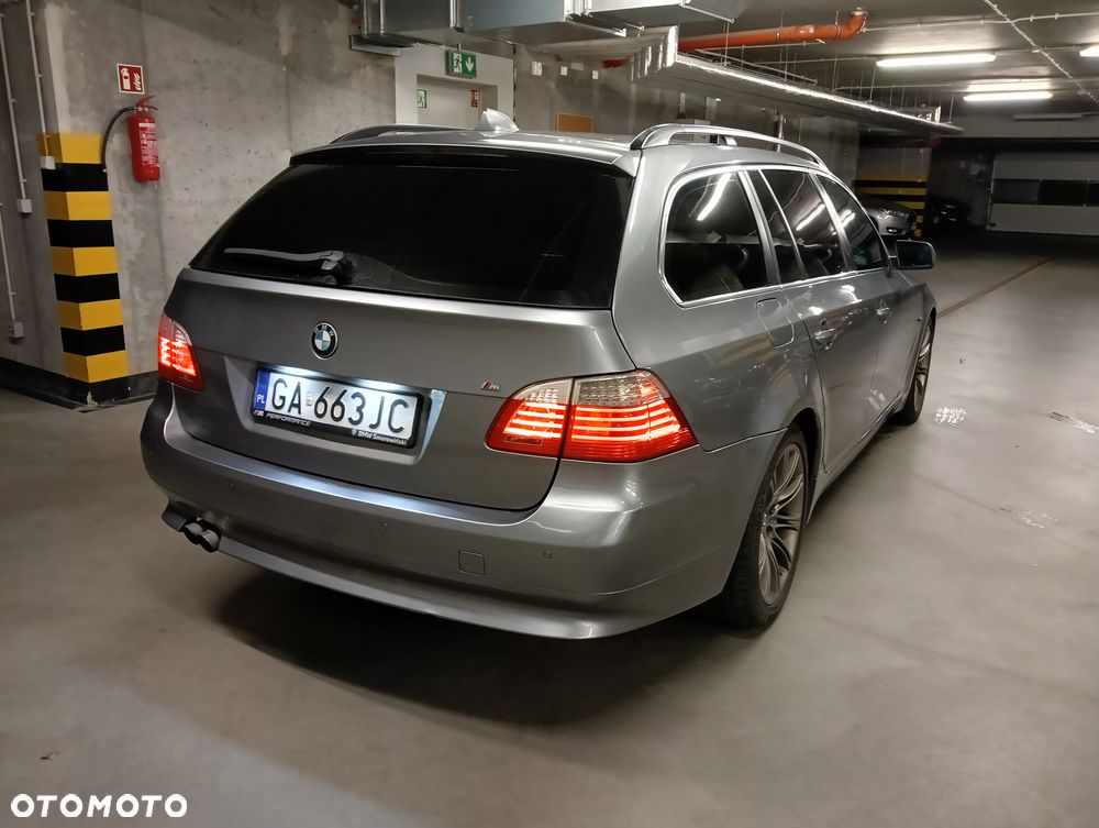 BMW Seria 5 525d Touring - 14
