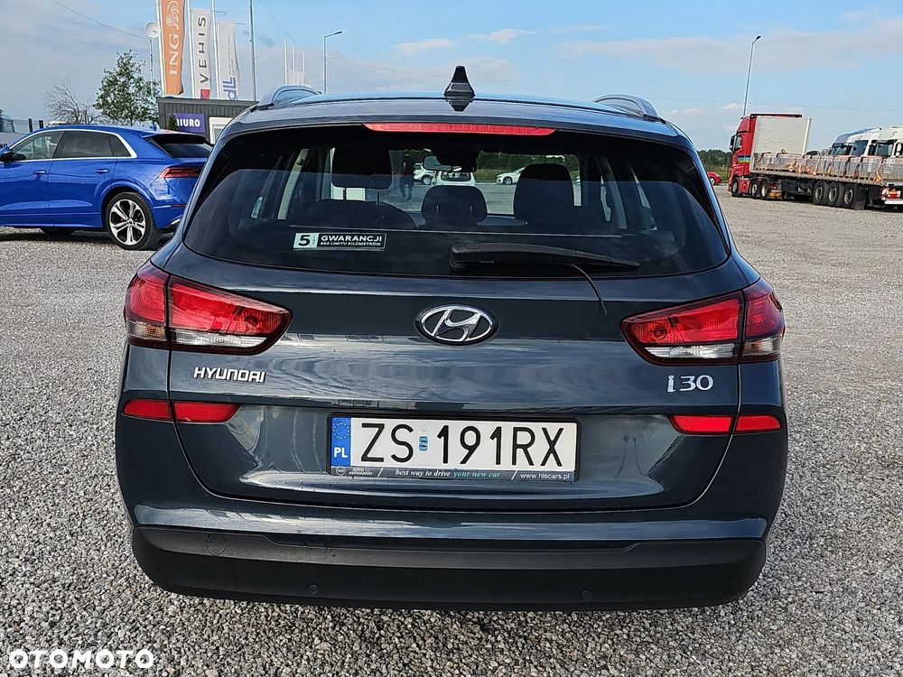 Hyundai i30 1.5 DPI Classic + - 7