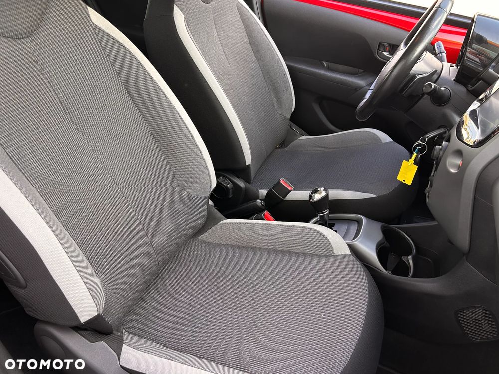 Toyota Aygo x.shift x-play connect - 16