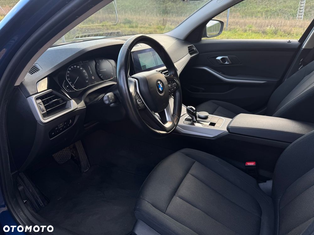 BMW Seria 3 318i - 13