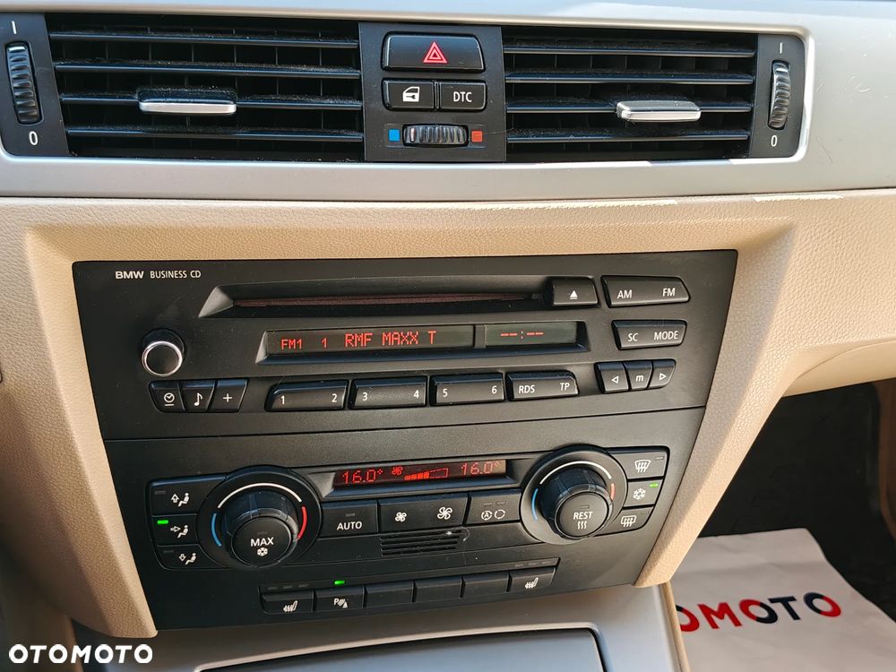 BMW Seria 3 318i - 23