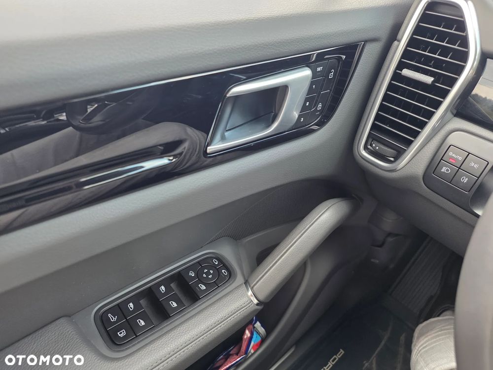 Porsche Cayenne E-Hybrid PHEV Black Edition - 28