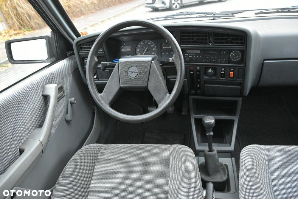 Opel Ascona 1.6 L - 8