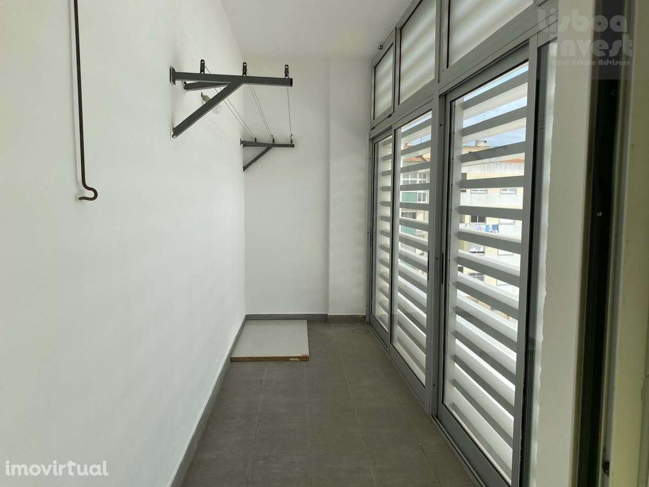 Excelente T6, com varanda e 2 estacionamentos - Grande imagem: 3/26